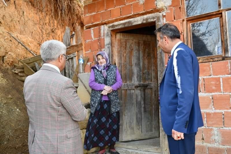 Vali Gürel, köylüleri koronavirüse karşı bilgilendirdi 