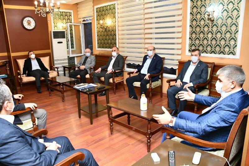 Vali Gürel, siyasi parti başkanları ile korona virüs salgınını değerlendirdi 