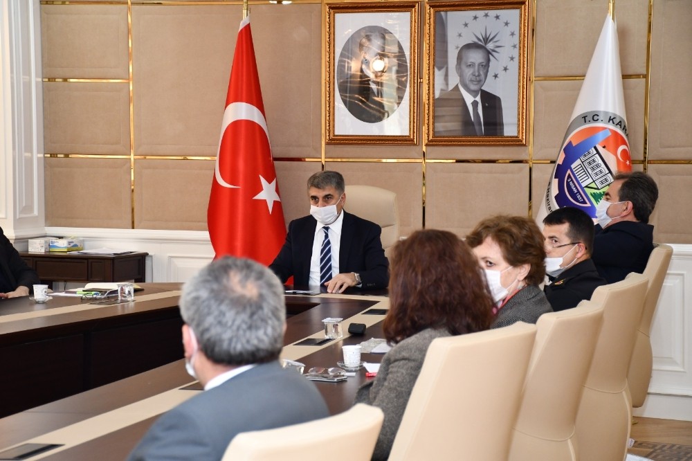 Vali Gürel toplantılarına ‘sosyal mesafe’ çerçevesinde devam ediyor 
