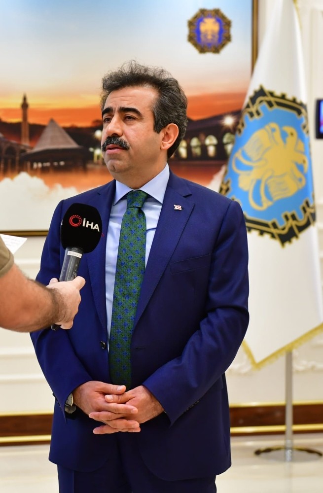Vali Güzeloğlu: “Şeffaf, açık, hesap veren belediyeciliği tüm vatandaşlarıma taahhüt ediyorum” 