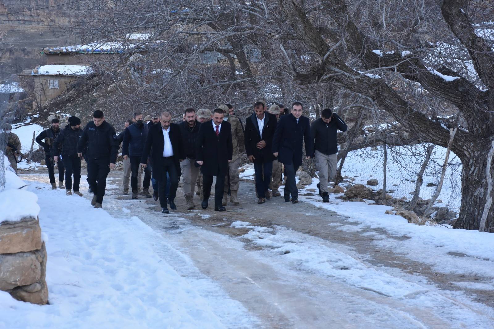 Vali Hacıbektaşoğlu, Eruh ve Pervari köylerinde incelemelerde bulundu