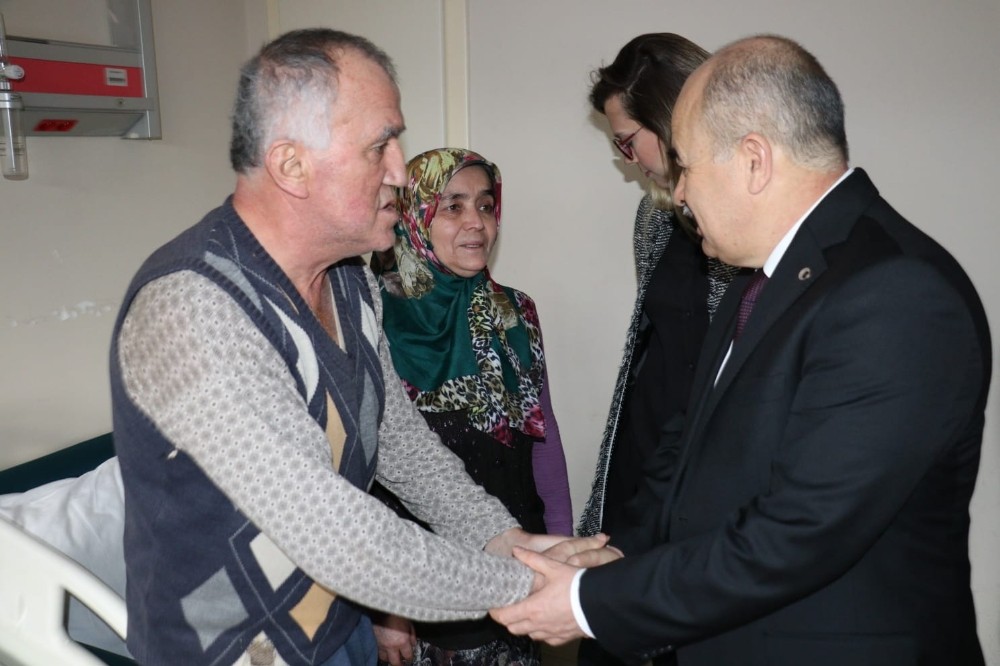 Vali hastaları ziyaret etti tek tek moral verdi 