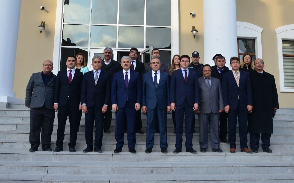 Vali İbrahim Akın, Mucur ilçesi hükümet konağı binasında incelemelerde bulundu 