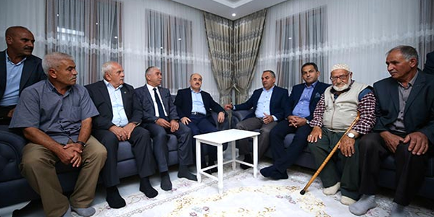 Vali, internetten mesaj atan genci kırmadı, kız istemeye gitti