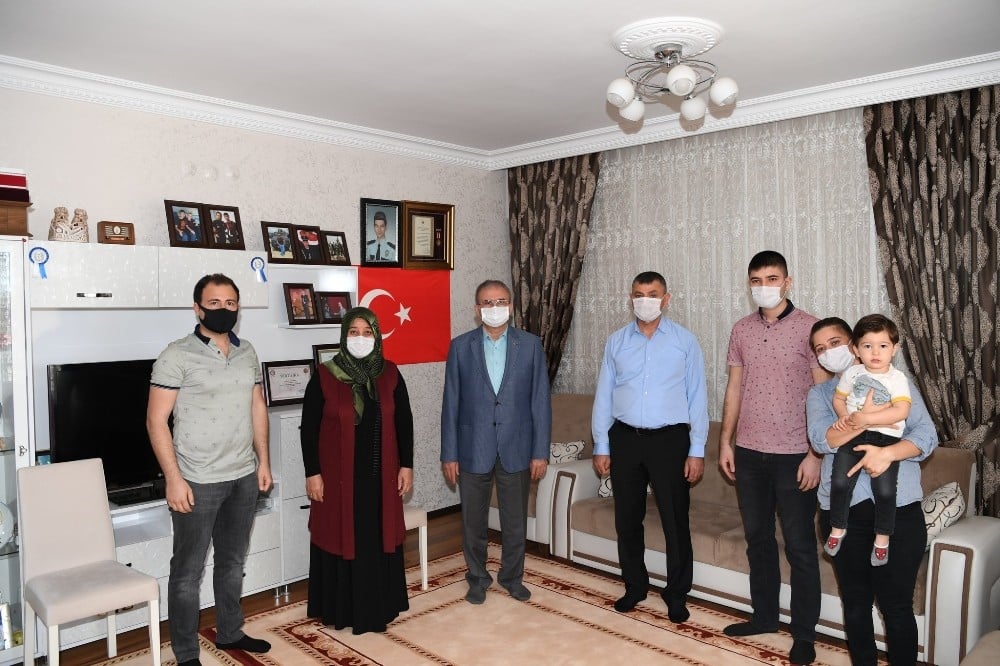 Vali Karaloğlu şehit annelerini Anneler Gününde yalnız bırakmadı 