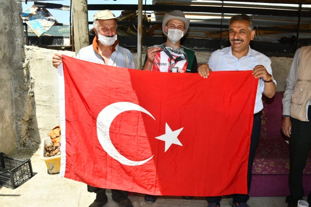 Vali Kaymak’ın ‘bayrak’ hassasiyeti 