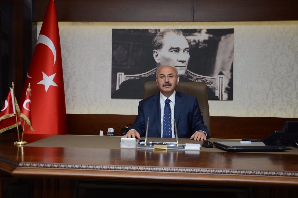 Vali Köşger, “30 Ağustos milletimizin kahramanlığı ile kazanılmış şanlı bir zaferdir” 