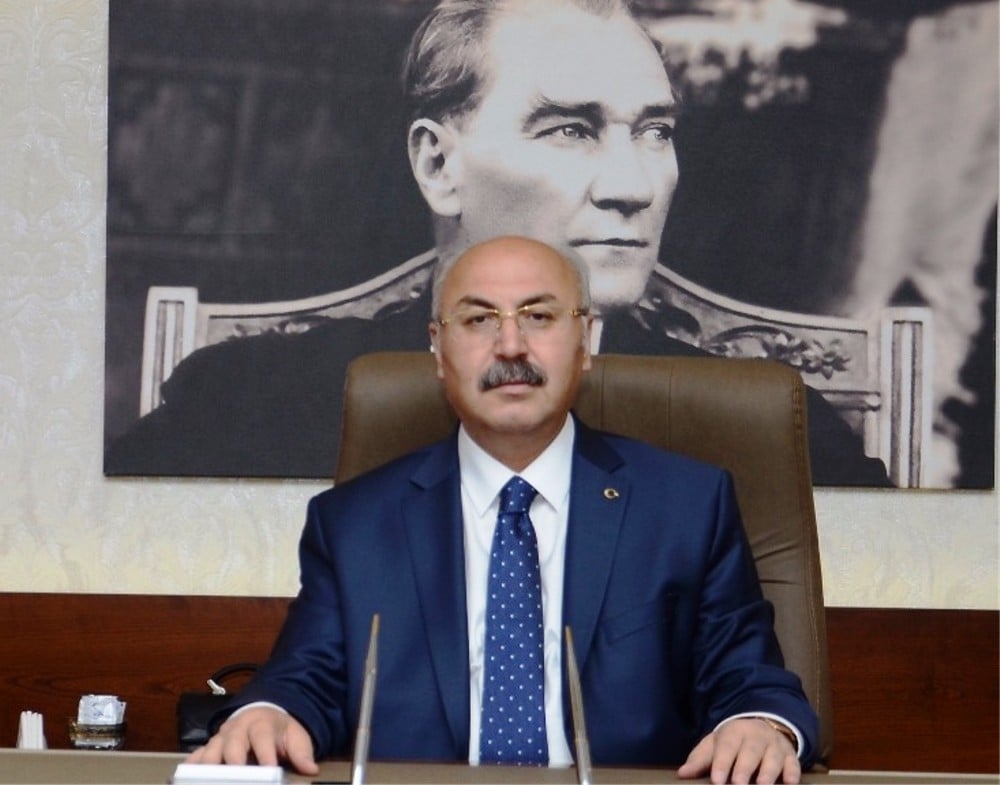 Vali Köşger; “Bağımsızlık ruhunu yeniden her alanda canlandırmalıyız” 