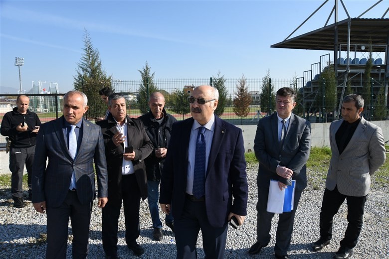 Vali Köşger spor tesislerini inceledi 
