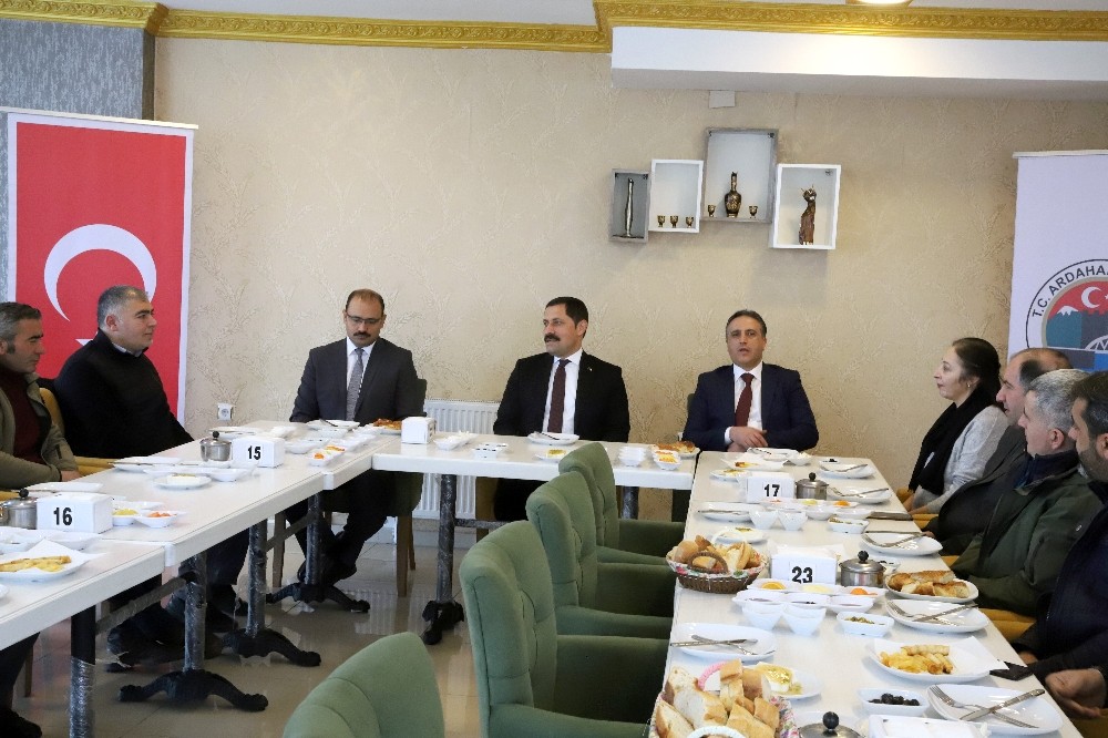 Vali Masatlı, Gazeteciler Günü’nde Gazetecilerle bir araya geldi 