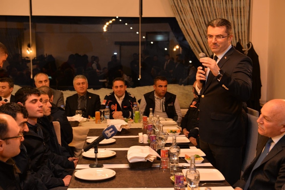 Vali Memiş, arama kurtarma ekipleri ile yemekte bir araya geldi 