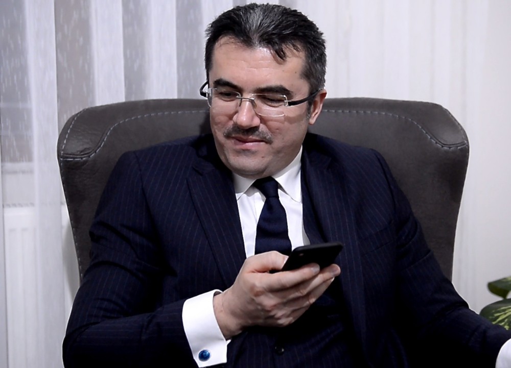 Vali Memiş kahraman polisi evinde ziyaret etti 