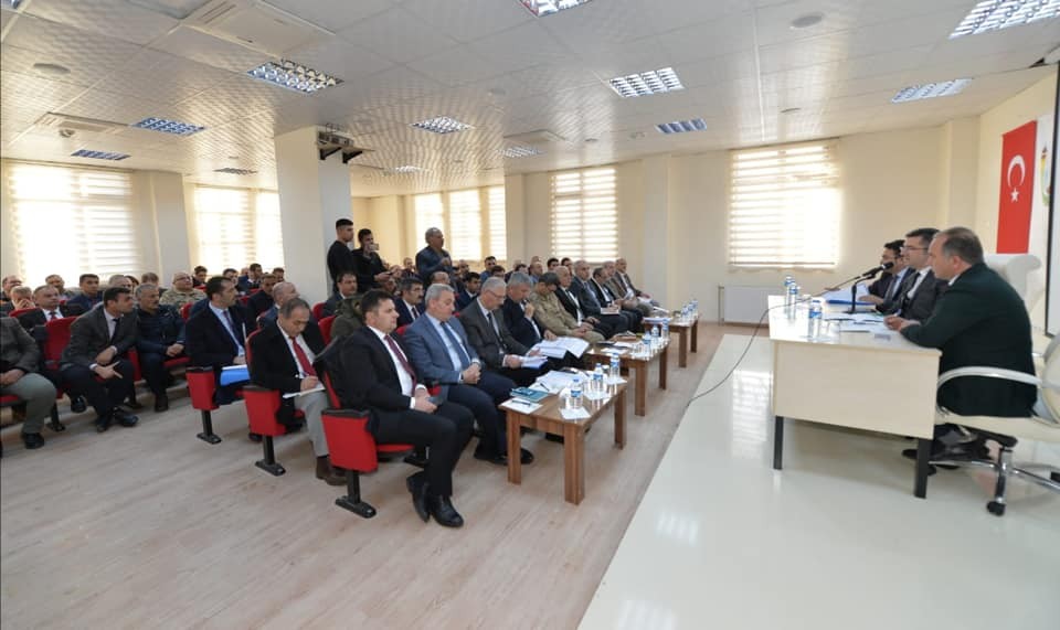 Vali Memiş, Tortum ve Uzundere’de muhtarlarla bir araya geldi 