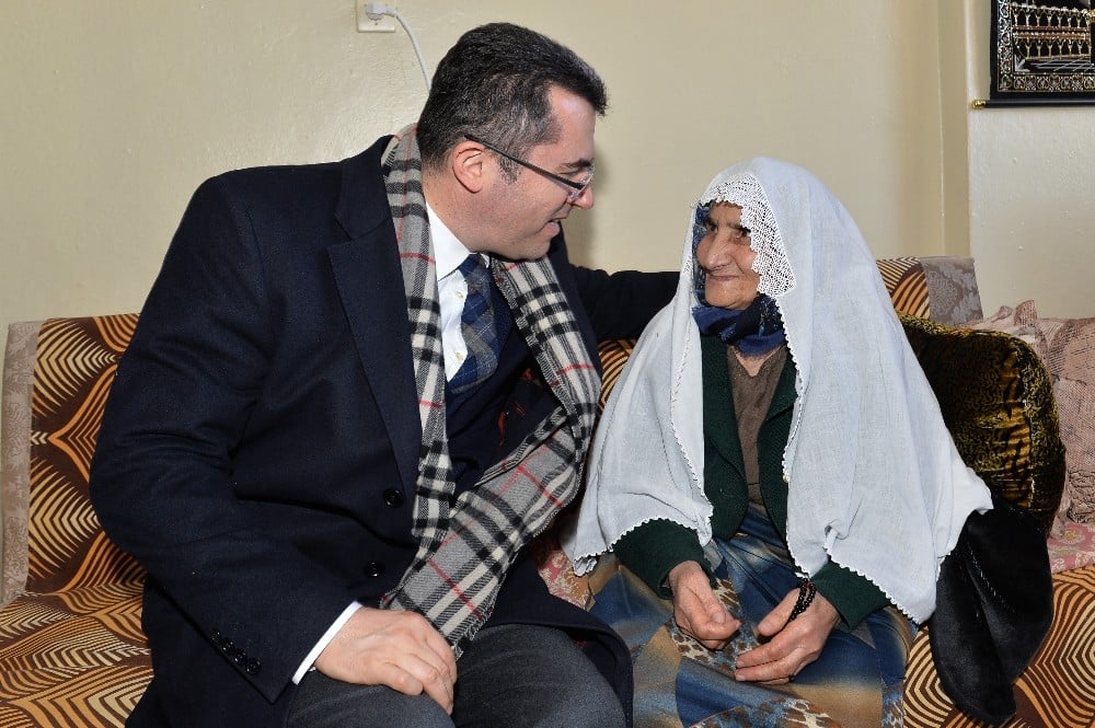 Vali Memiş: “Yaşlılara gösterilen önem, o toplumun uygarlık göstergesi olarak değerlendirilmektedir” 