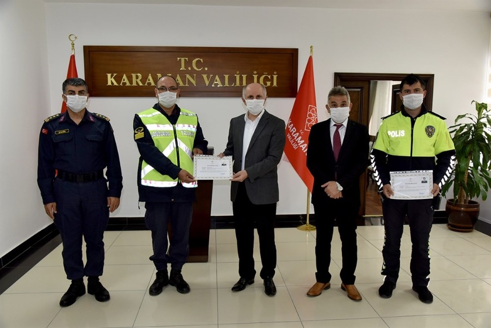 Vali Meral, jandarma ve poliste başarılı personeli ödüllendirdi 
