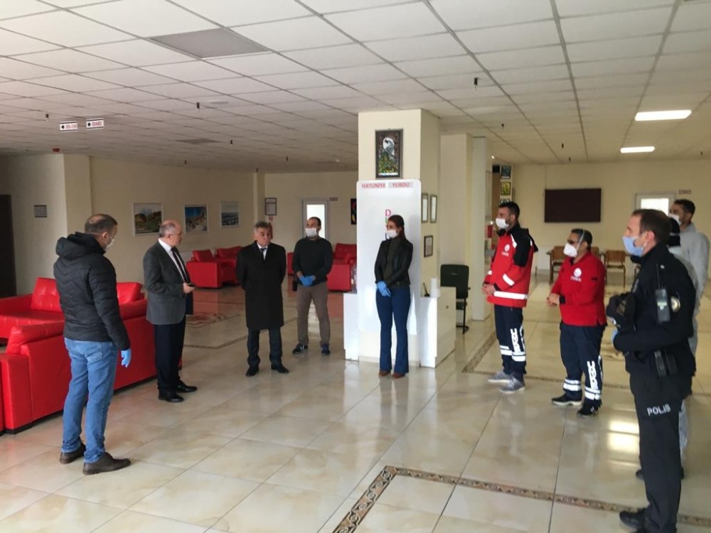 Vali Meral, karantina yurtlarında incelemede bulundu 