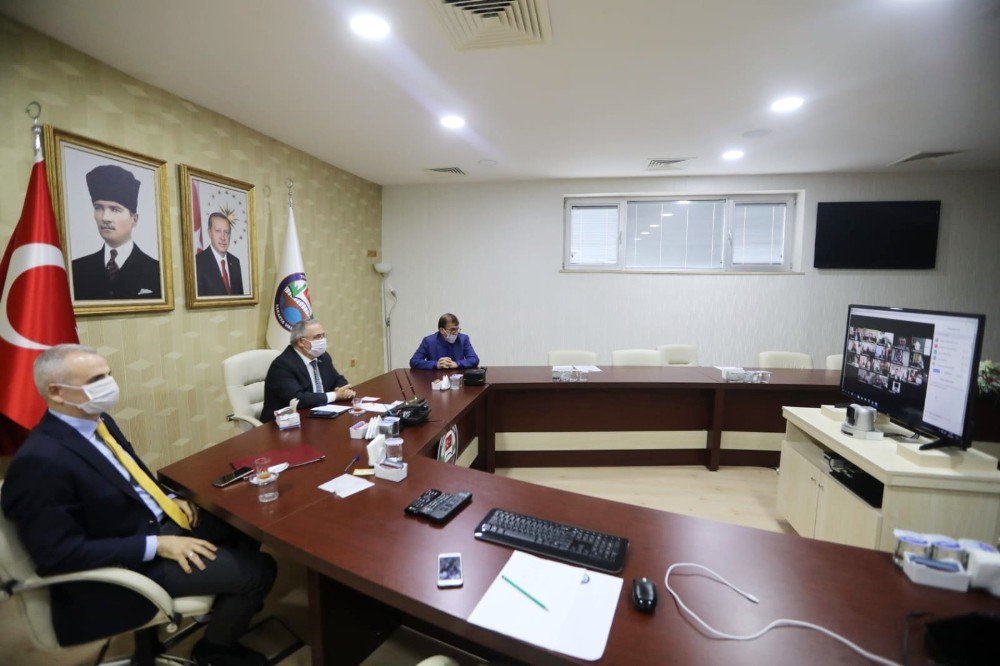 Vali Nayir, Kaymakamlar ile videokonferans toplantısı gerçekleştirdi 
