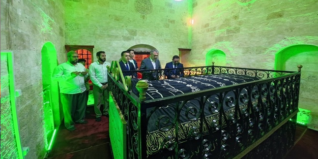 Vali, Nusaybin'de kutsal mekanları gezdi