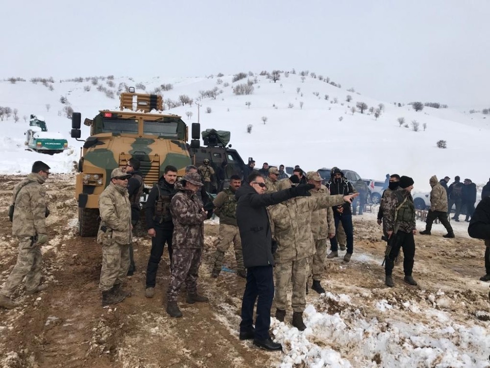 Vali Oktay Çağatay, operasyondaki jandarma birliklerini ziyaret etti 
