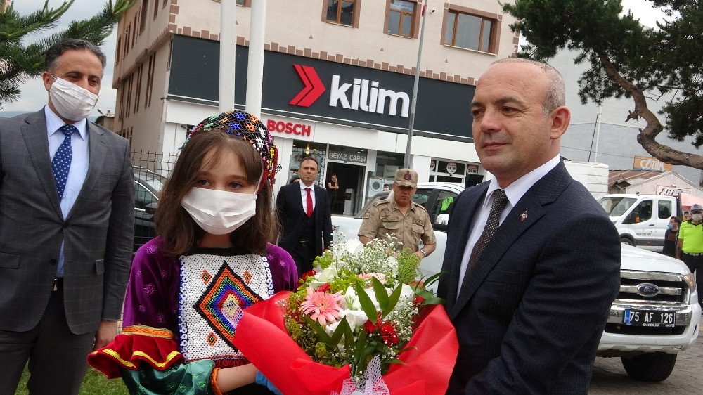 Vali Öner göreve başladı 