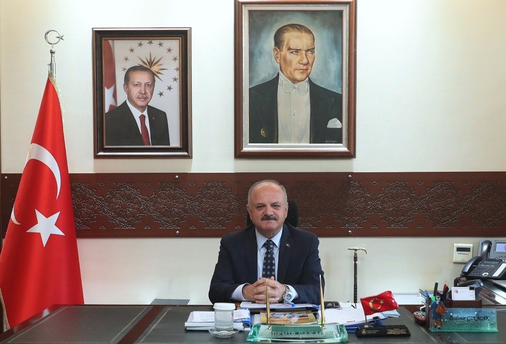 Vali Özdemir Çakacak’ın “8 Mart Dünya Kadınlar Günü” kutlama mesajı 