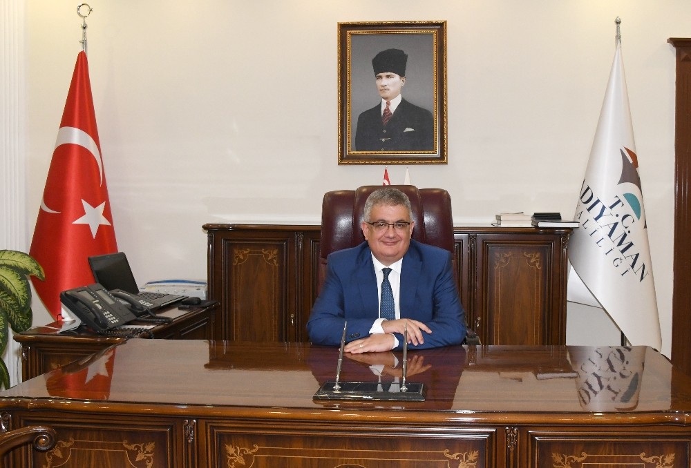 Vali Pekmez, 19 Mayısı kutladı 