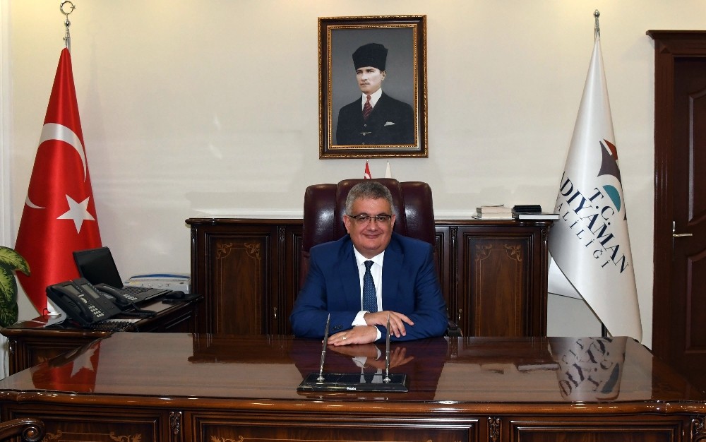 Vali Pekmez: “Sokağa çıkarak sevdiklerimizi riske atmayalım” 