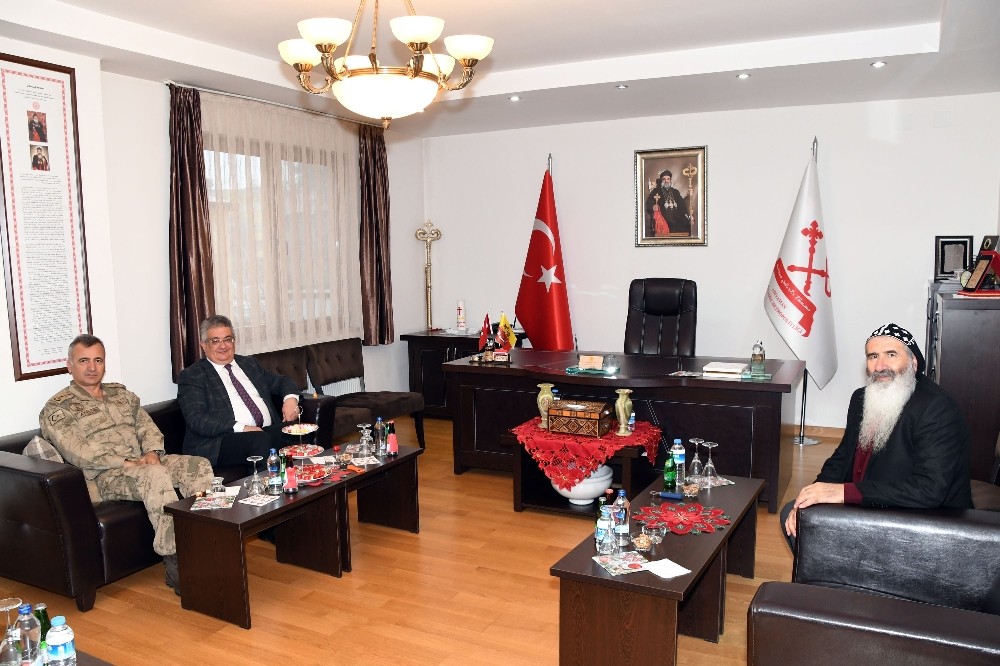 Vali Pekmez, Süryani vatandaşların noel bayramını kutladı 