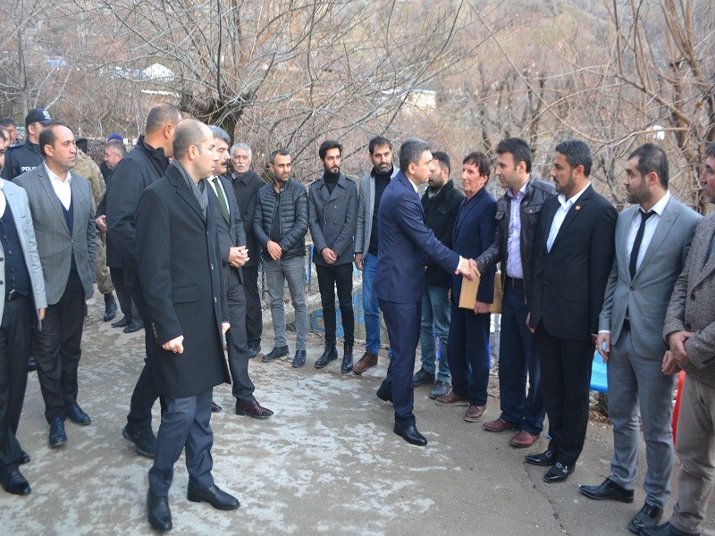 Vali Şahin, Sason’da uzman çavuşun ailesine taziye ziyaretinde bulundu 