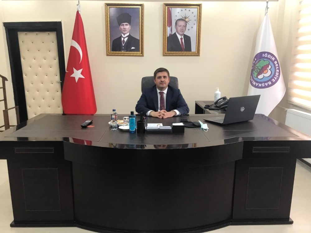 Vali Sarıibrahim vatandaşla Cuma namazında buluştu 