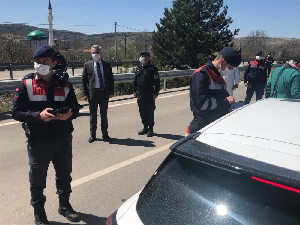 Vali Seymenoğlu, güvenlik kontrol noktalarını denetledi 