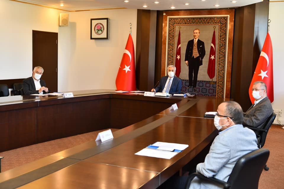 Vali Seymenoğlu’ndan üretici ve esnafa çağrı: “Bu dönemde kâr yapmayı ikinci plana bırakacağız” 