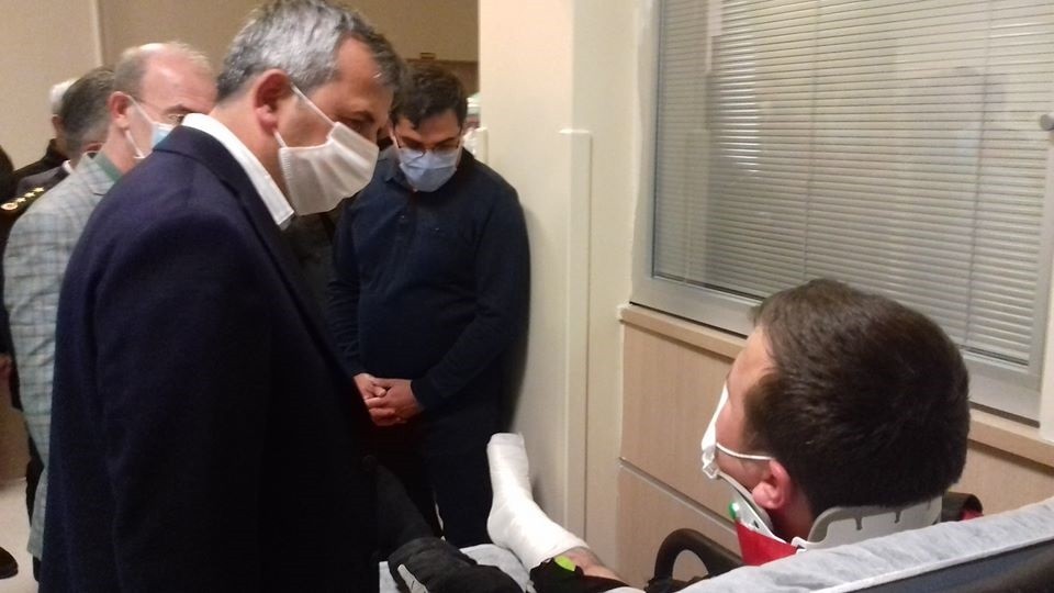 Vali Sezer yaralı polisleri ziyaret etti 