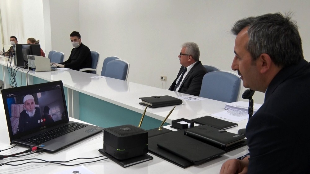 Vali Sezer’den yaşlılarla telekonferans görüşmesi: “Emrinizdeyiz” 