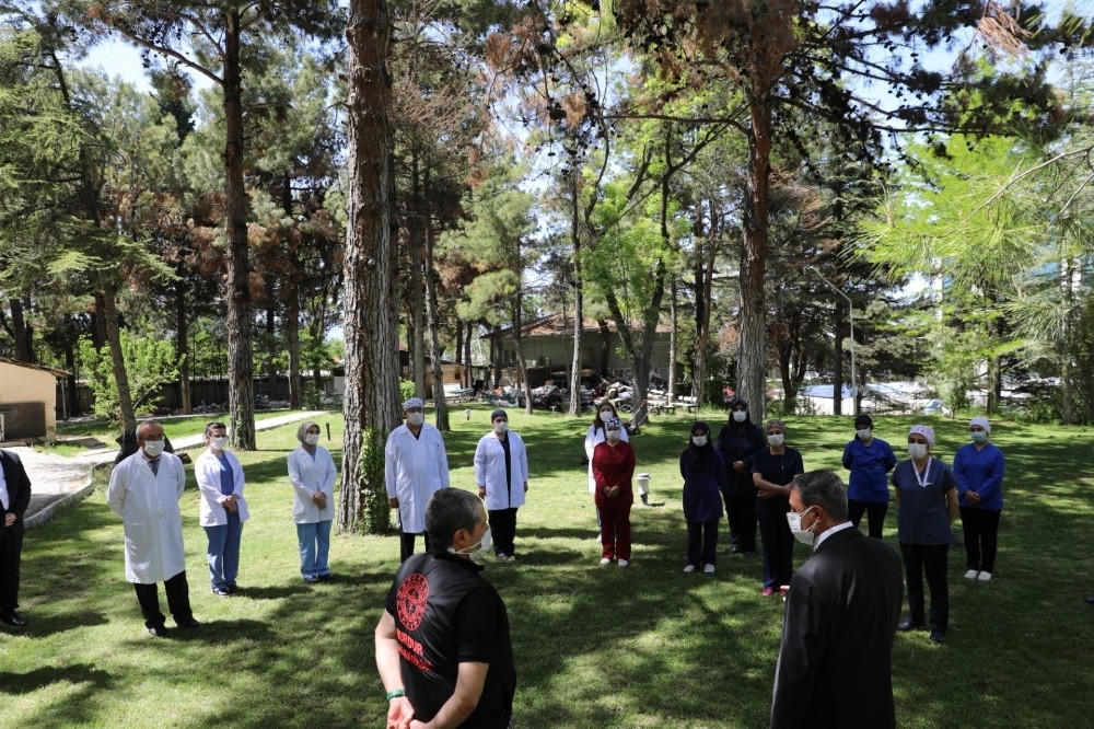 Vali Şıldak’tan sağlık personeline teşekkür ziyareti 