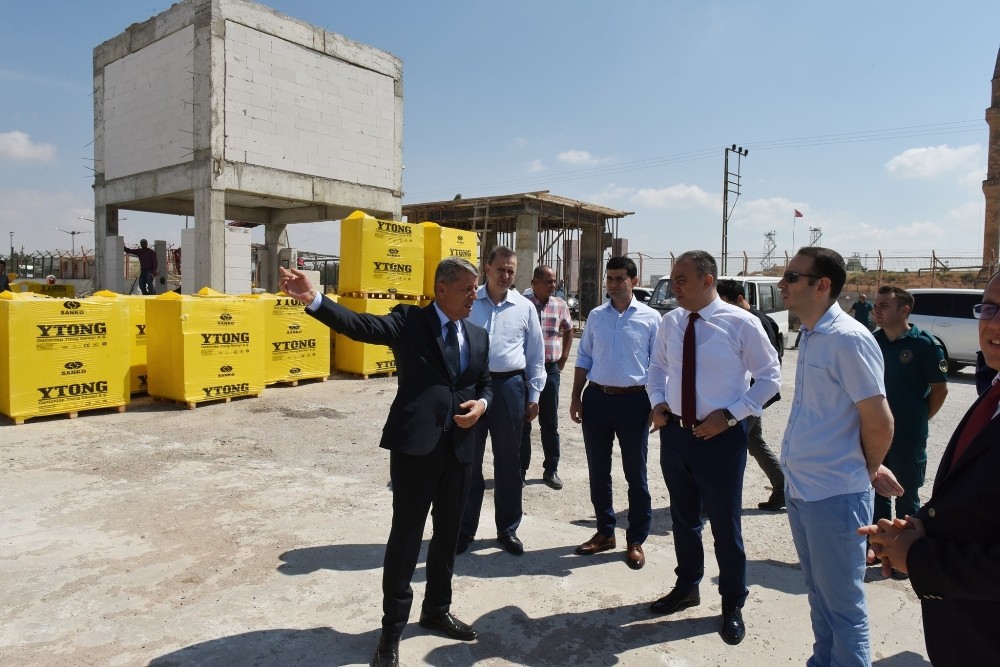 Vali Soytük, modernleştirilen sınır kapısını inceledi 