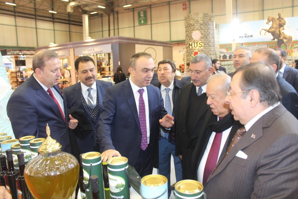 Vali Soytürk EMİTT 2020 fuarına katıldı 