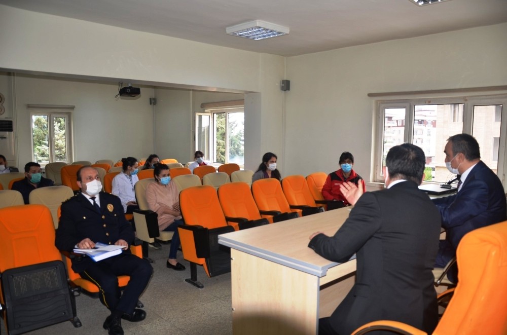 Vali Soytürk Emniyet Personeli ve Sağlıkçılarla bir araya geldi 