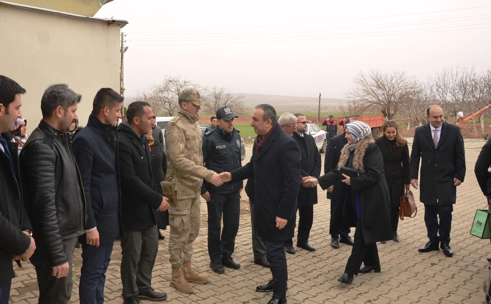 Vali Soytürk şehit polisin ailesiyle bir araya geldi 