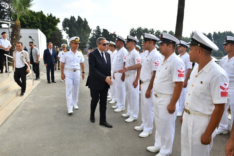 Vali Su, güvenlik güçleri ile bayramlaştı 