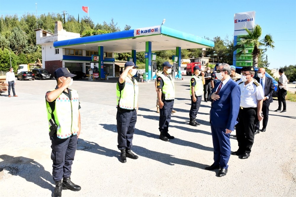 Vali Su, güvenlik güçleriyle bayramlaştı 