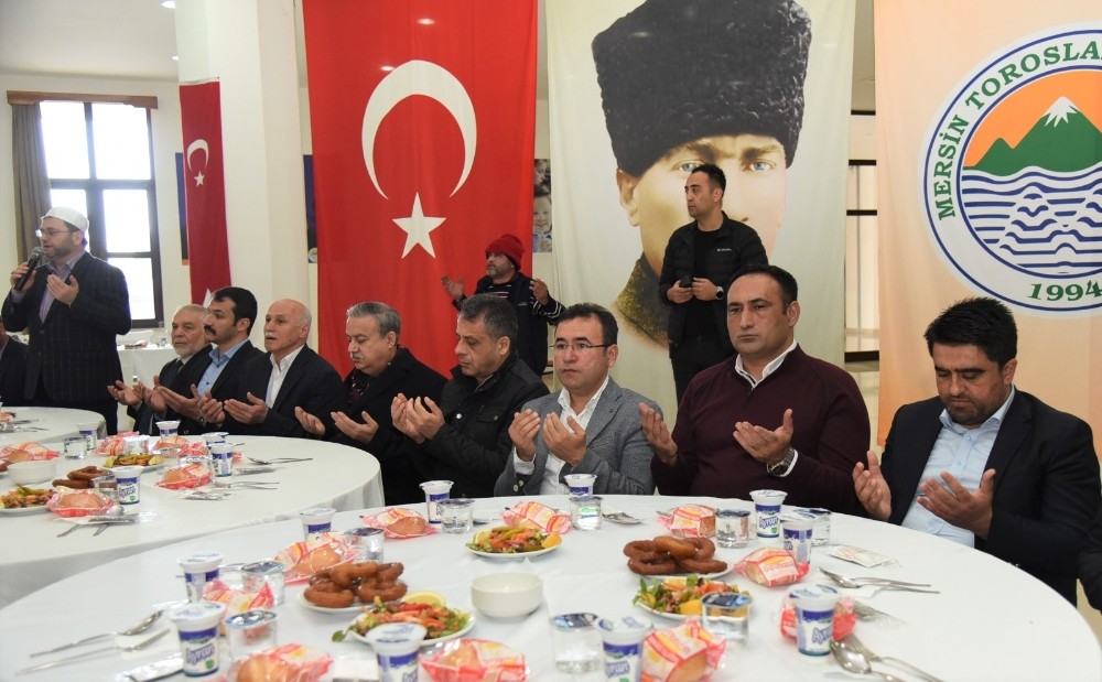 Vali Su, şehitler için okutulan mevlit programlarına katıldı 