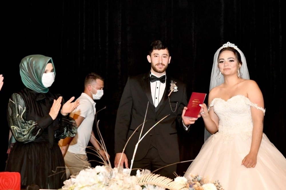 Vali Su, Vali Yardımcısı Deniz’i mutlu gününde yalnız bırakmadı 