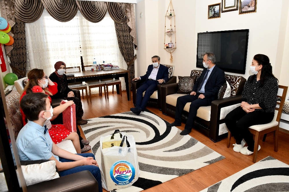 Vali Su’dan şehit ailesine ziyaret 