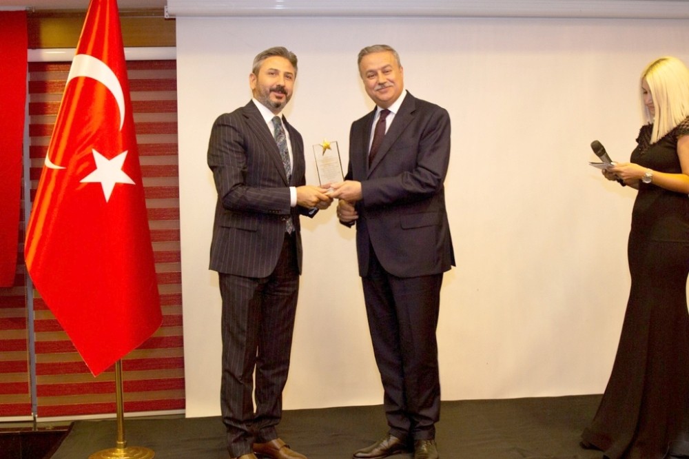 Vali Su’ya, Gümüş Kariyer Ödülleri ‘Bürokrat’ kategorisinde ödüle layık görüldü 
