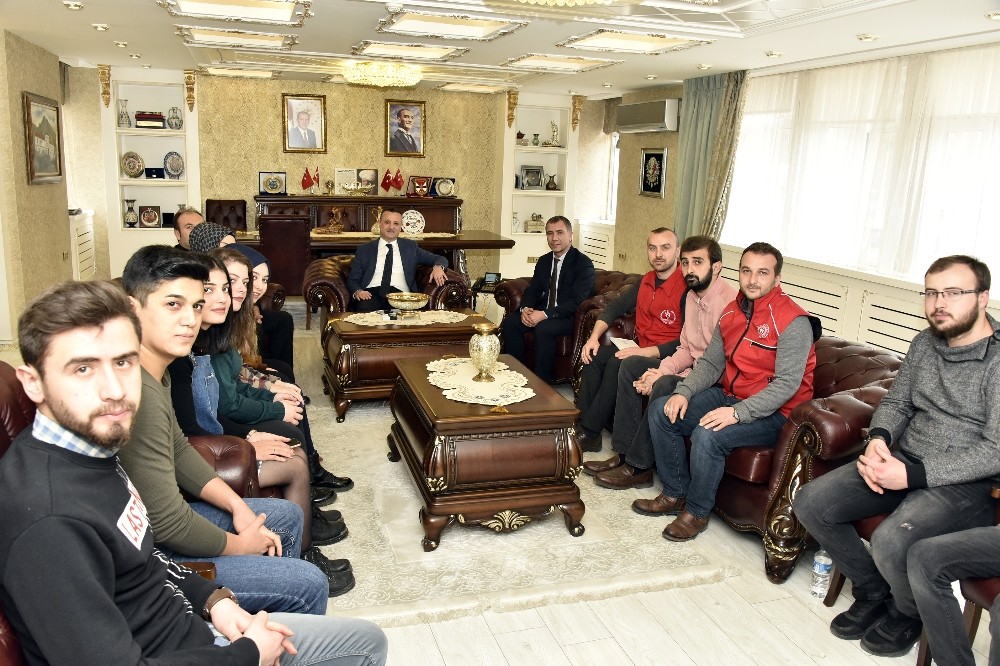 Vali Taşbilek duyarlı gençlere teşekkür etti 