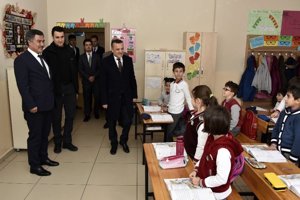 Vali Taşbilek’ten minik öğrencilere ‘Ensar’ teşekkürü 