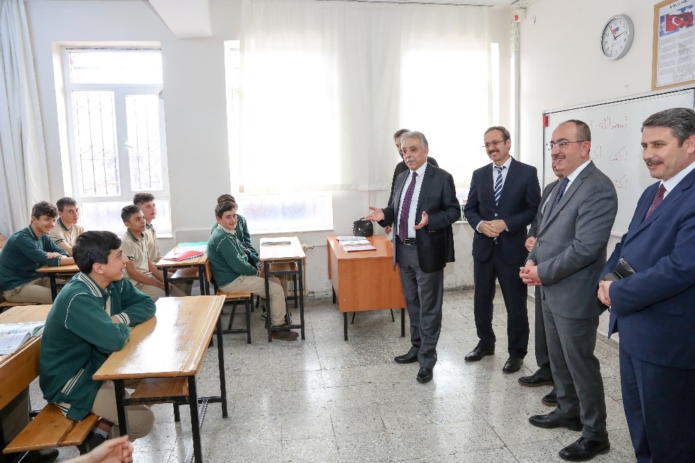 Vali Toprak ve Başkan Kavuş’tan duyarlı öğretmenlere teşekkür ziyareti 