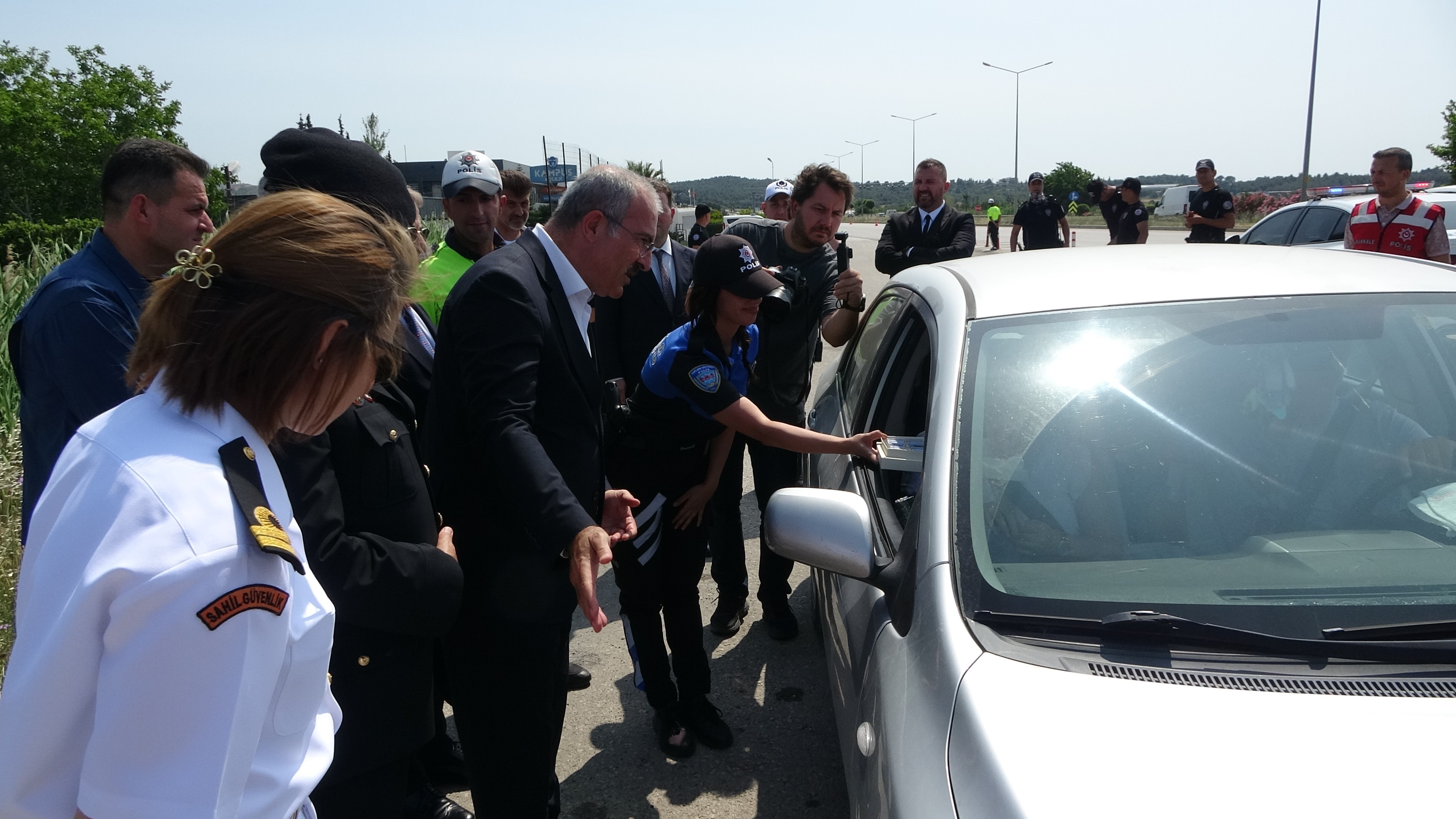 Vali Toraman görev başındaki emniyet personeliyle bayramlaştı