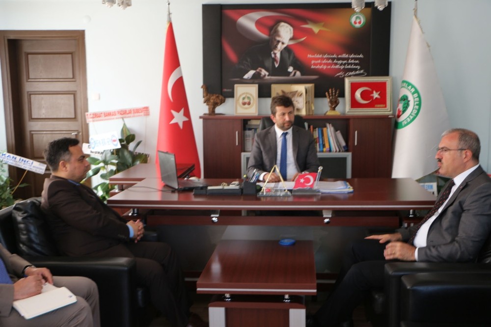 Vali Toraman, Pazarlar’da muhtarlarla toplantı yaptı 